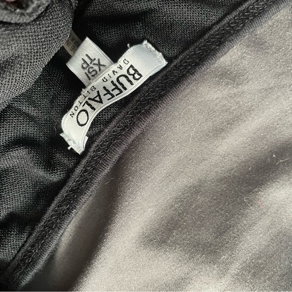 Buffalo lace adjustable strap tank top - Picture 4 of 4